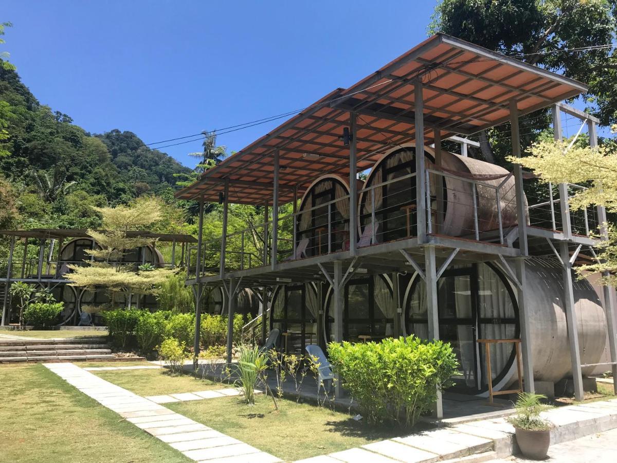 Отель Go Deeper Tioman Экстерьер фото
